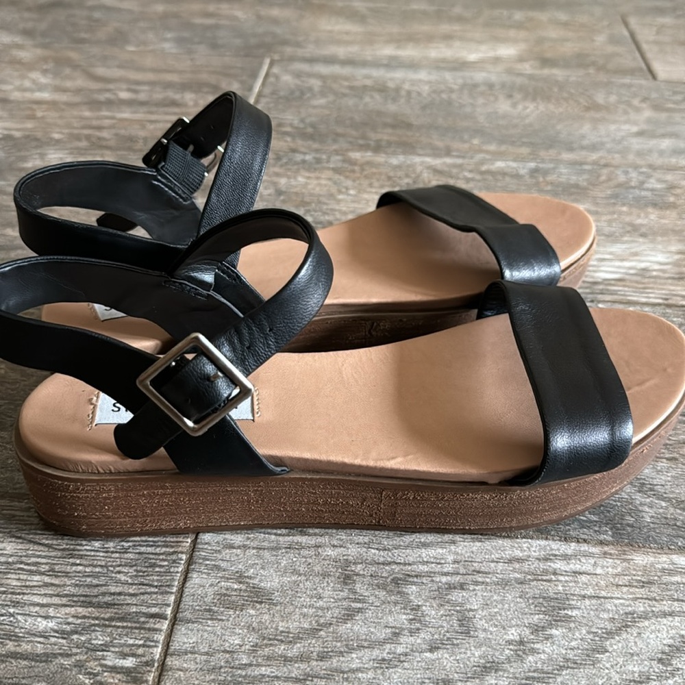 NEVER WORN Steve Madden platform